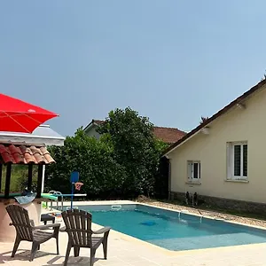 https://villa-tout-confort-6-couchages-wifi-grand-jardin.midi-pyreneeshotels.com