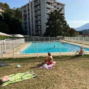 Superbe En Résidence Avec Piscine. Aix-les-Bains