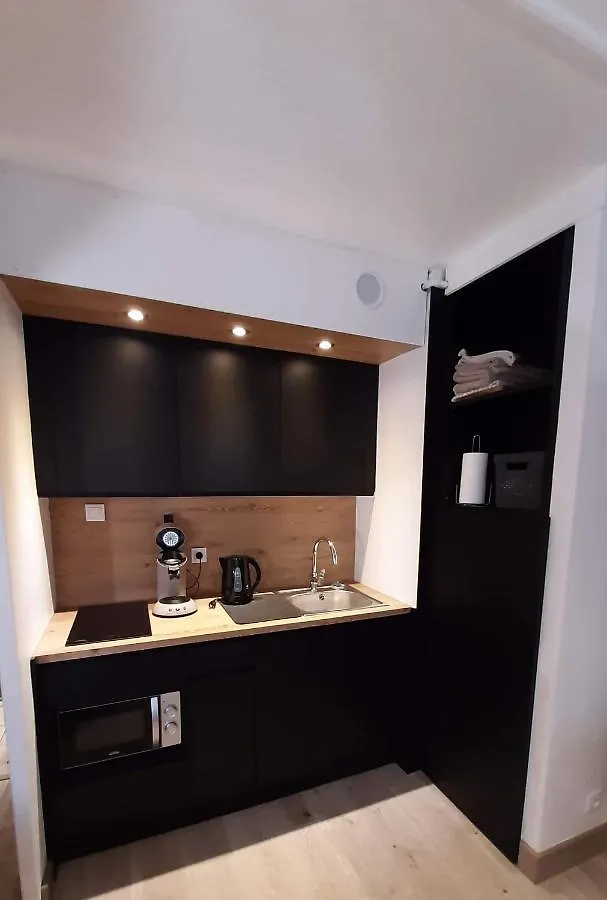 Superbe studio 2** rénové a neuf idéalement placé Aix-les-Bains France