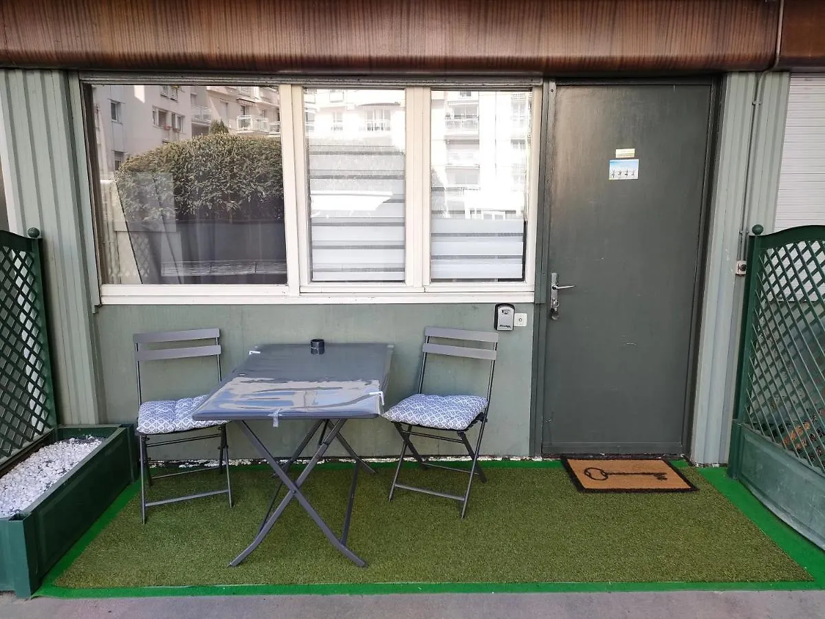 Appartement Superbe studio 2** rénové a neuf idéalement placé Aix-les-Bains France